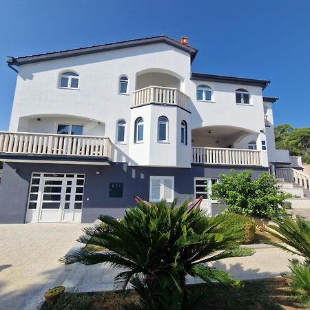 Apartments Villa Lora Kraj  ภายนอก รูปภาพ