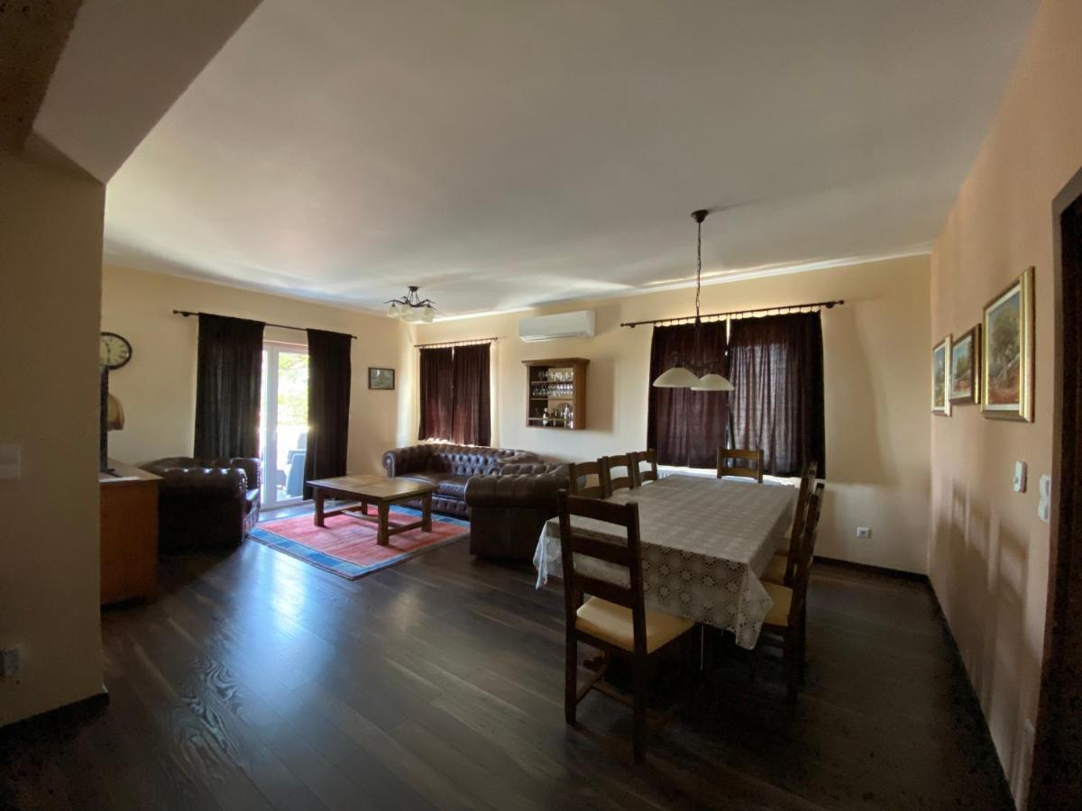 Apartments Villa Lora Kraj  ภายนอก รูปภาพ