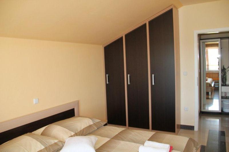 Apartments Villa Lora Kraj  ภายนอก รูปภาพ