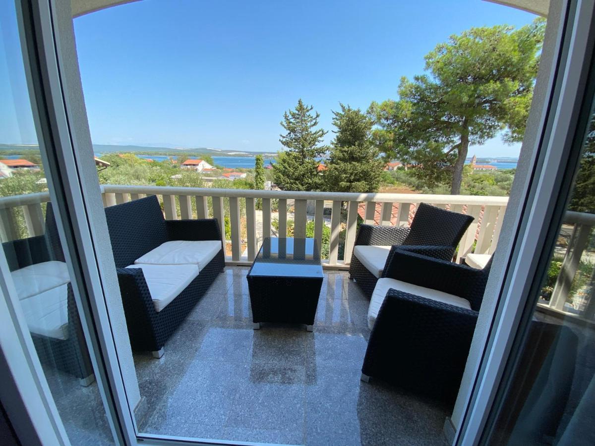 Apartments Villa Lora Kraj  ภายนอก รูปภาพ