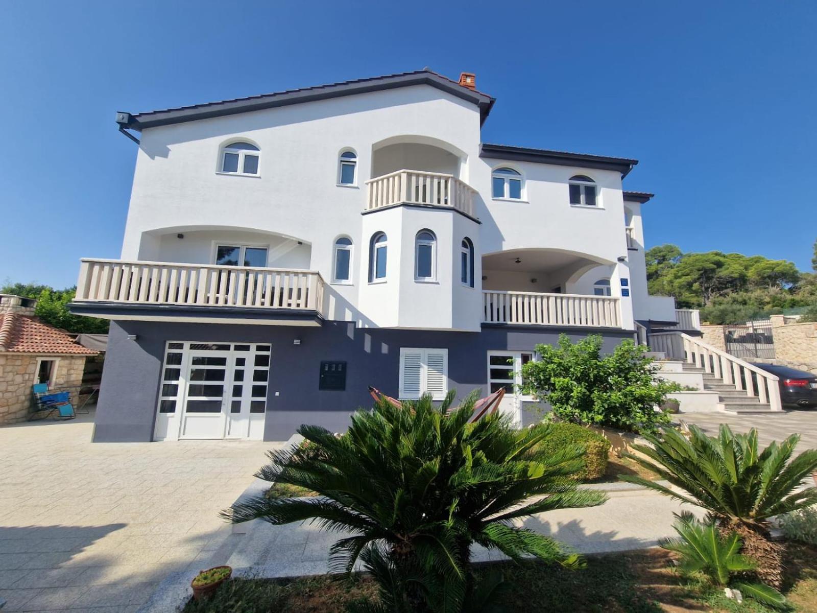 Apartments Villa Lora Kraj  ภายนอก รูปภาพ